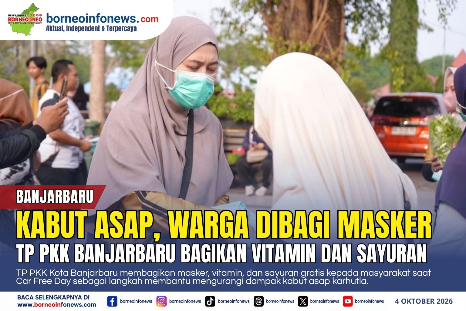 TP PKK Banjarbaru membagikan masker dan vitamin kepada warga saat kabut asap